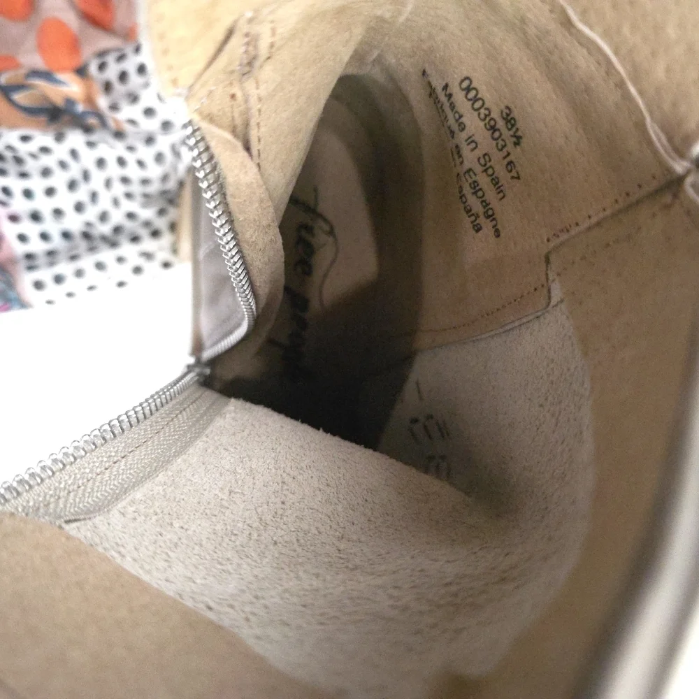 Free People Stylish Grey Beige Platform Boots Sz 38½ - Picture 15 of 16